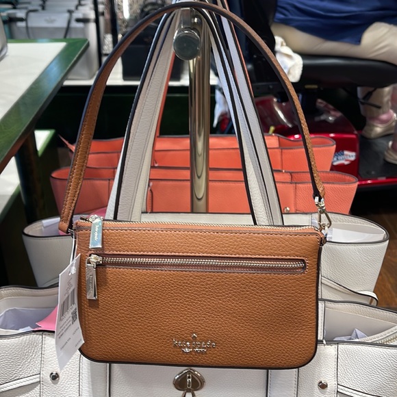 Kate Spade Leila Pebble Leather Convertible Wristlet Wallet Clutch
Warm Gngrbrd - Picture 7 of 16